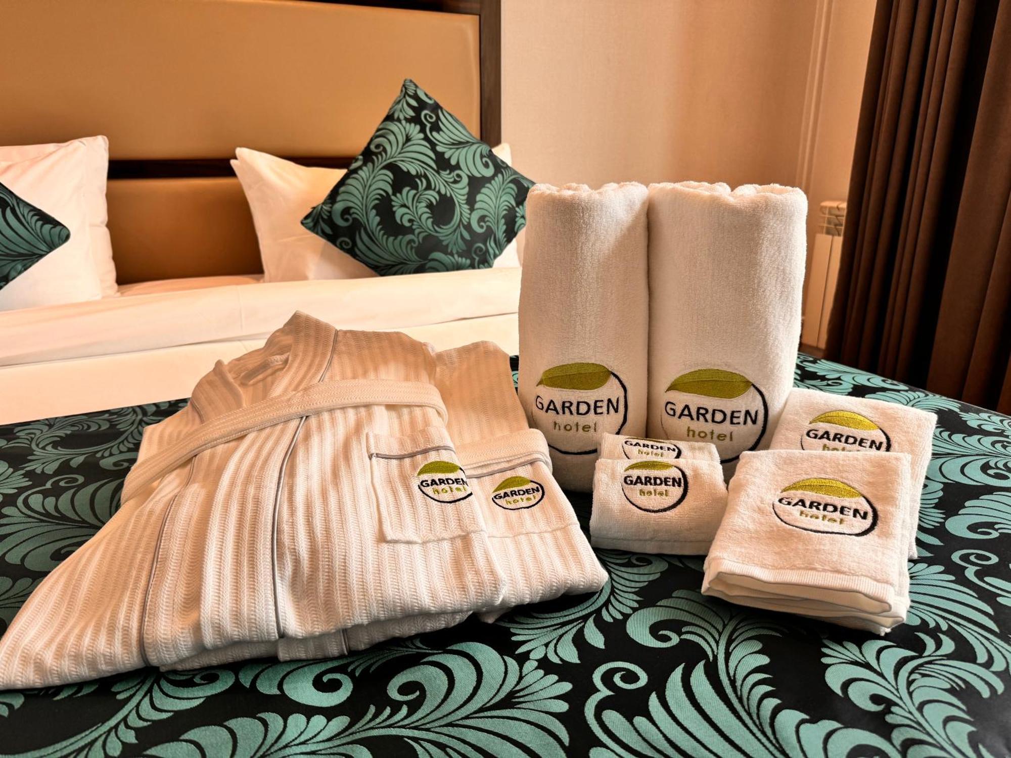 Garden Hotel Bisjkek Eksteriør bilde
